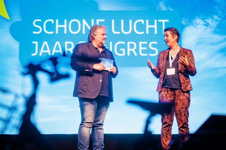 Karin Blaauw in het anel op het Schone Lucht Jaarcongres